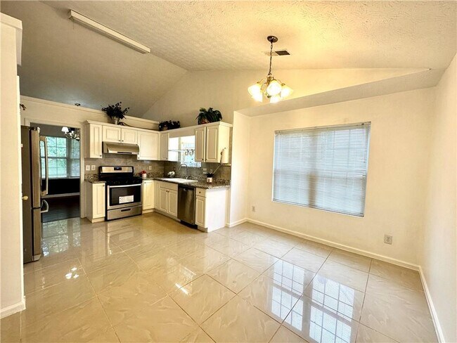 Building Photo - 575 Chandon Way