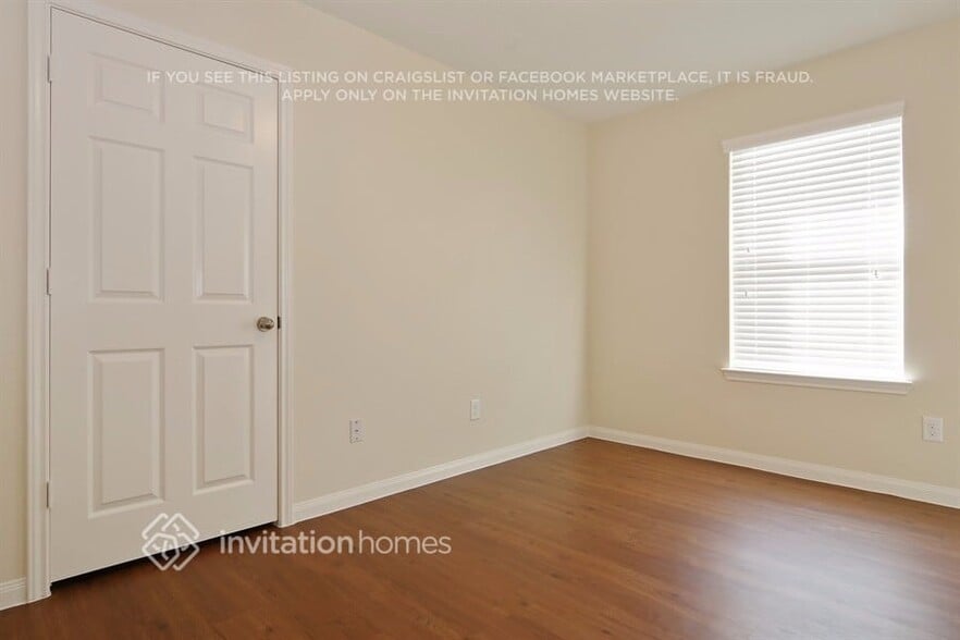 Building Photo - 2011 Fairwood Knolls