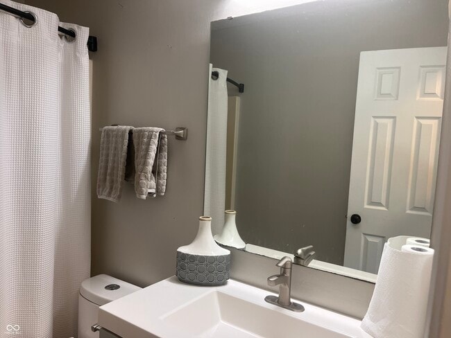 Building Photo - 10937 Snowdrop Way
