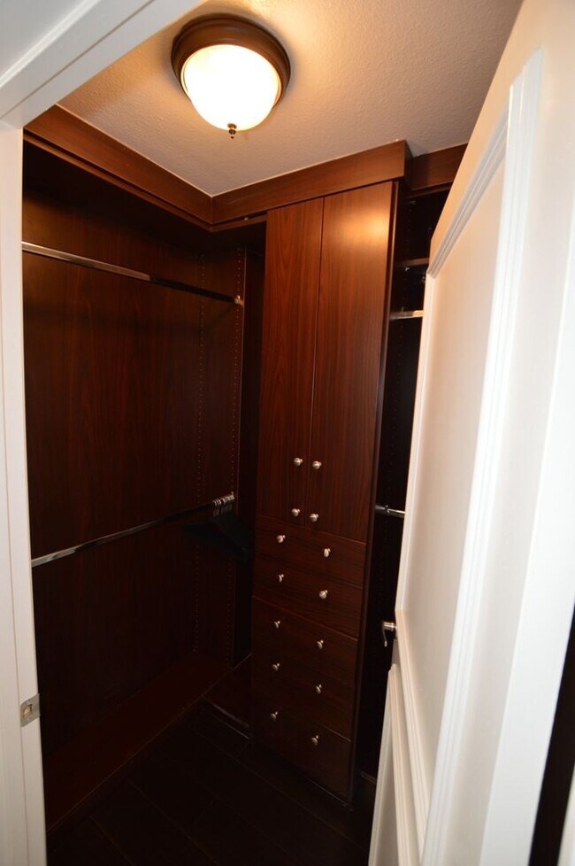 Building Photo - Meridian - Newly Remodeled Luxury Condo Re...