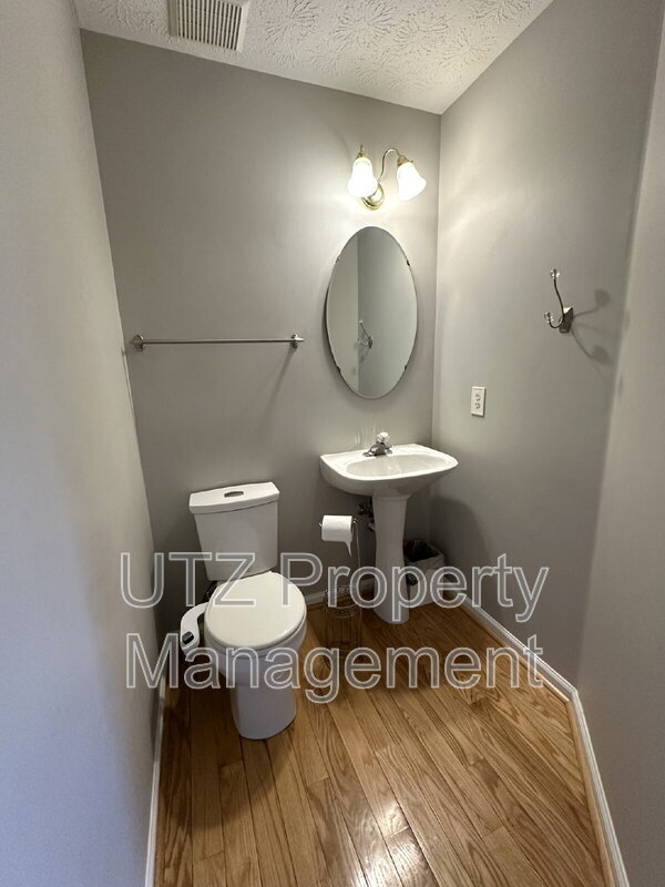 Building Photo - 9817 Bayline Cir