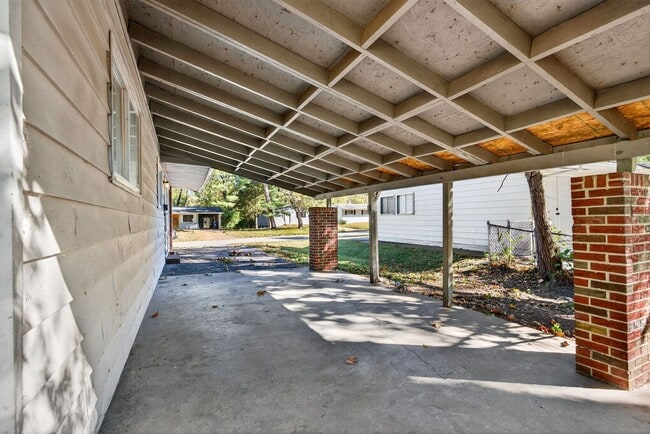 Building Photo - 3 Bedroom Ranch Style Home In Dellwood