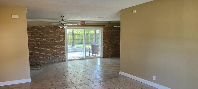 Building Photo - 11123 Hazelhurst Dr