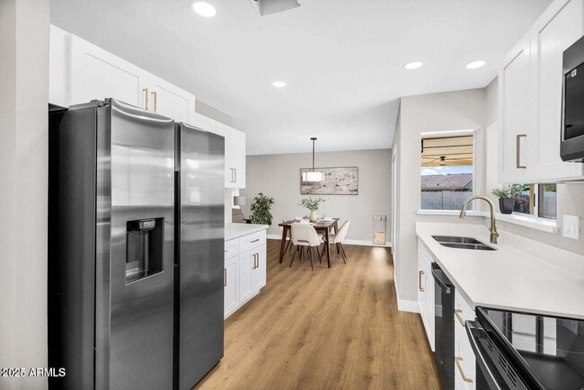 Building Photo - 25810 S Boxwood Dr
