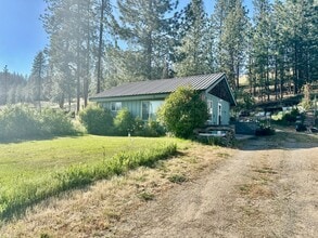Building Photo - Charming 1 bed 1 bath Long Lake Cabin Retreat