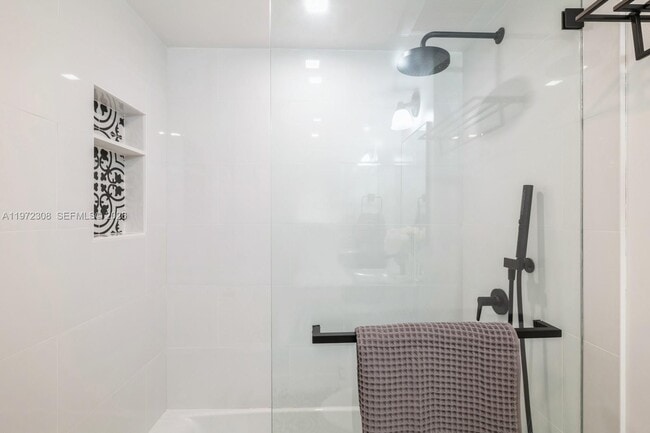 Building Photo - 540 Brickell Key Dr