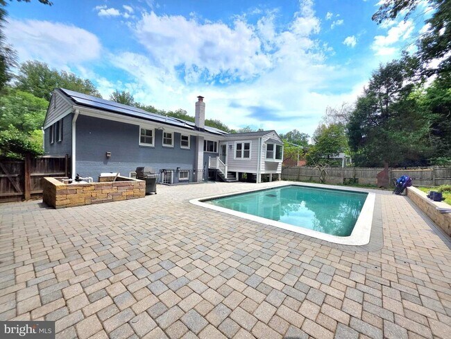 Building Photo - 8300 Beech Tree Rd