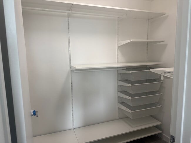 Building Photo - 999 SW 1st Ave