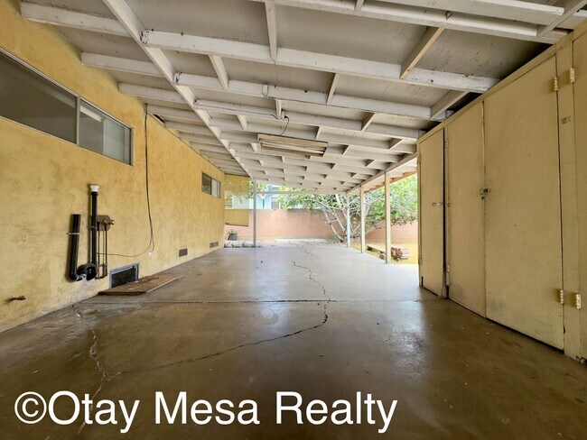 Building Photo - Charming 3-Bedroom Home with Expansive Outdoor Space