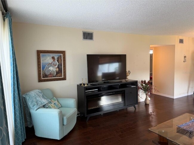 Building Photo - 2426 Ecuadorian Way