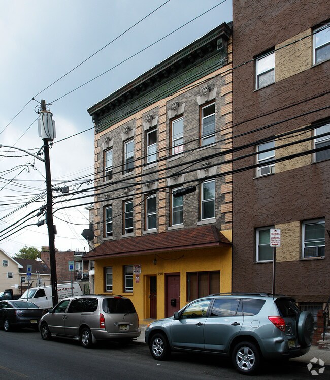 Primary Photo - 590 N 6th St