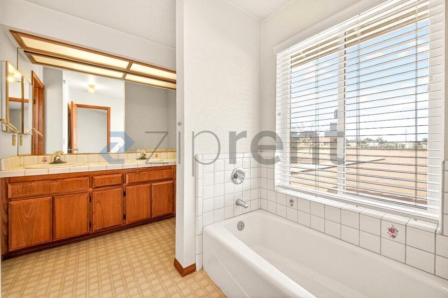 Building Photo - 15380 Mission St