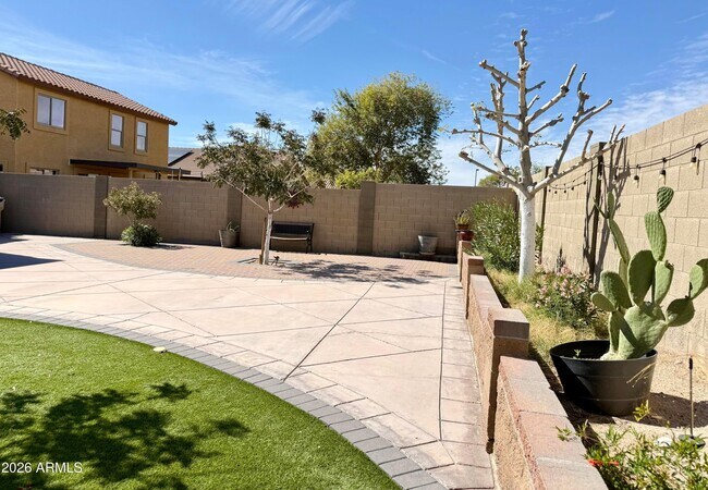 Building Photo - 23644 W Pkwy Dr