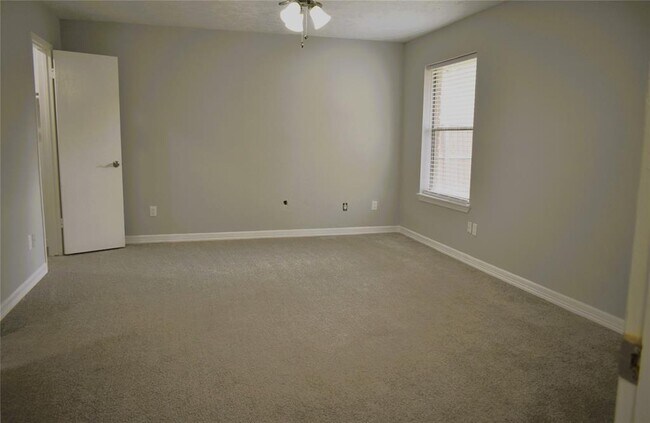 Building Photo - 10011 Sageorchard Ln