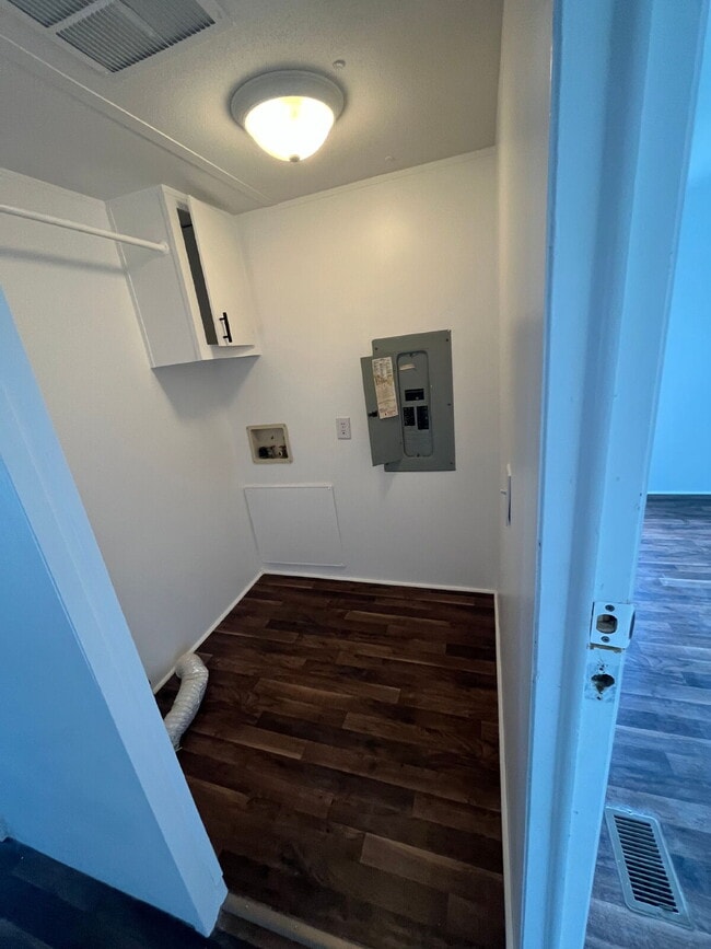 Building Photo - 2 BR, 2 BA single-wide in Pikeville *LAWN CARE INCLUDED*