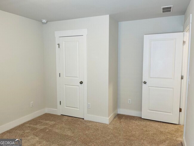 Building Photo - 371 Crestbrook Ln