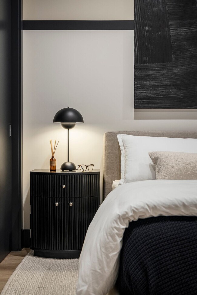 Building Photo - 1160 5th Ave