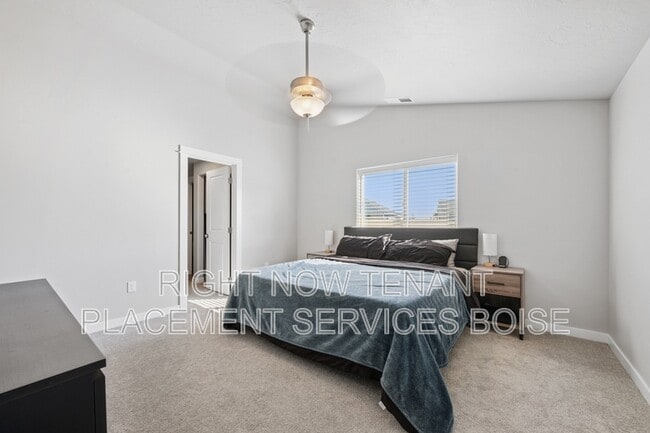 Building Photo - 2118 E Pilsner St