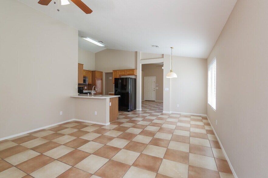 Building Photo - 8621 W Mission Ln