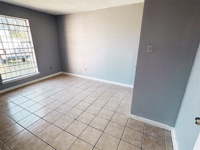 Building Photo - 5119 Prairie Ridge Rd