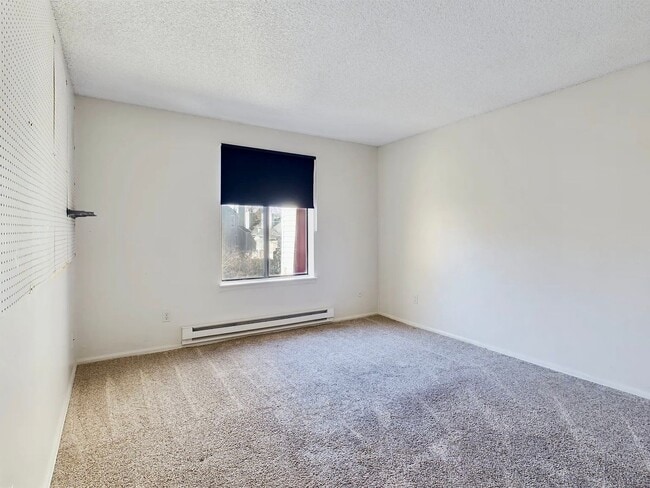 Building Photo - 14720 E Kentucky Dr
