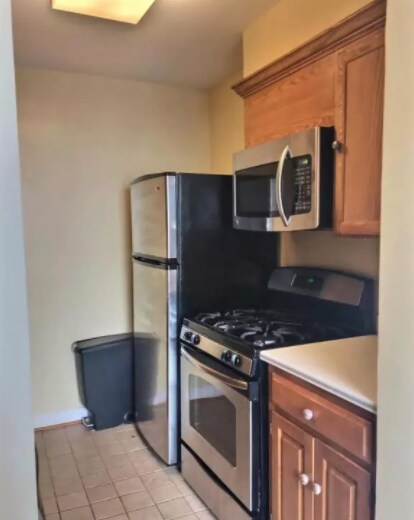 Kitchen appliances - 5112 MacArthur Blvd NW