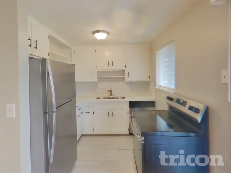 Building Photo - 6028 S 118th Pl