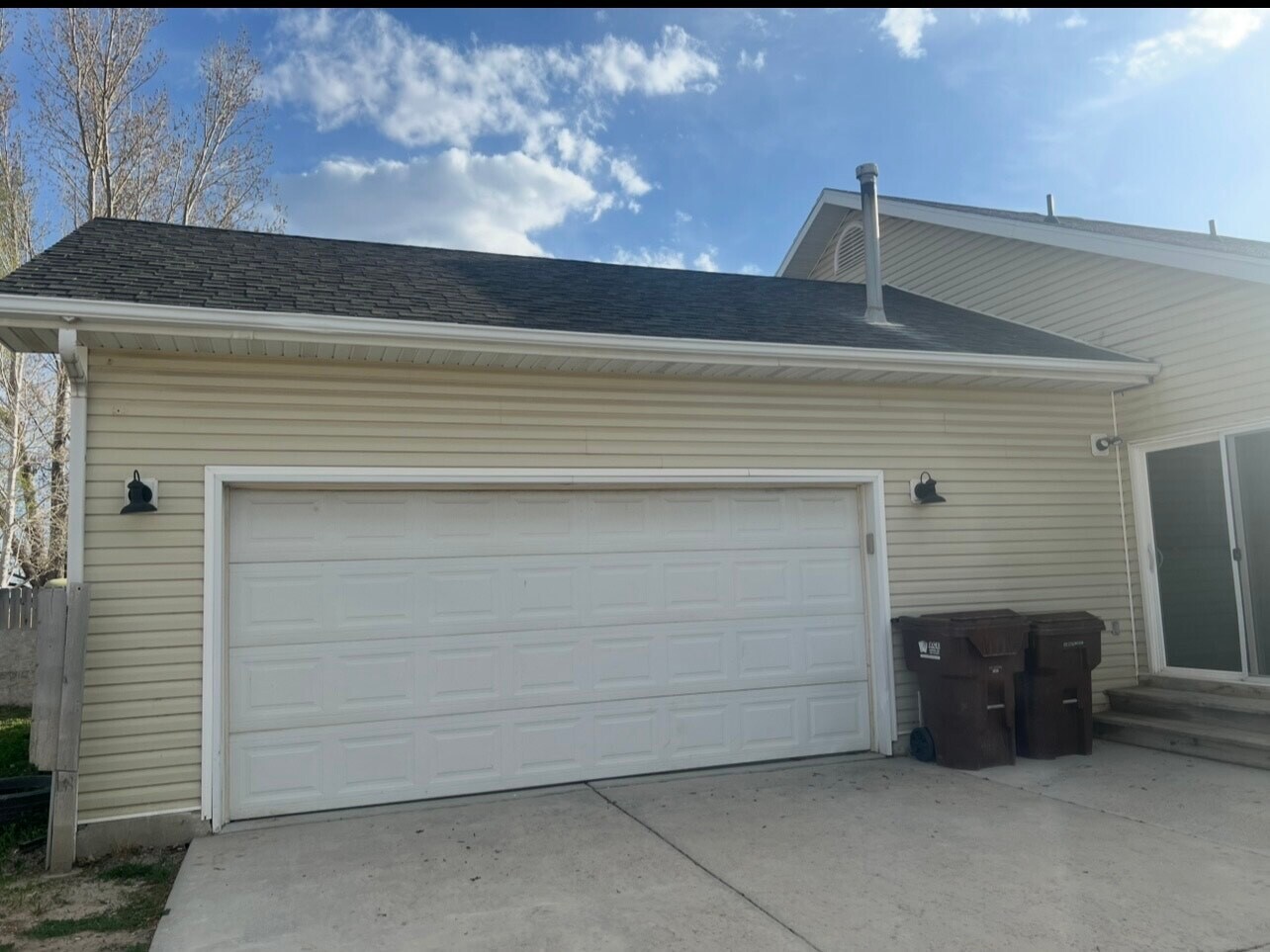 Building Photo - 4146 NE Pinion Cir
