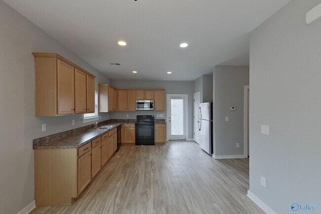 Building Photo - 520 White Oak Cir