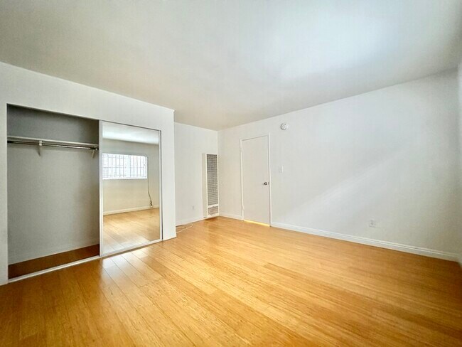 Building Photo - 23 Thornton Ave