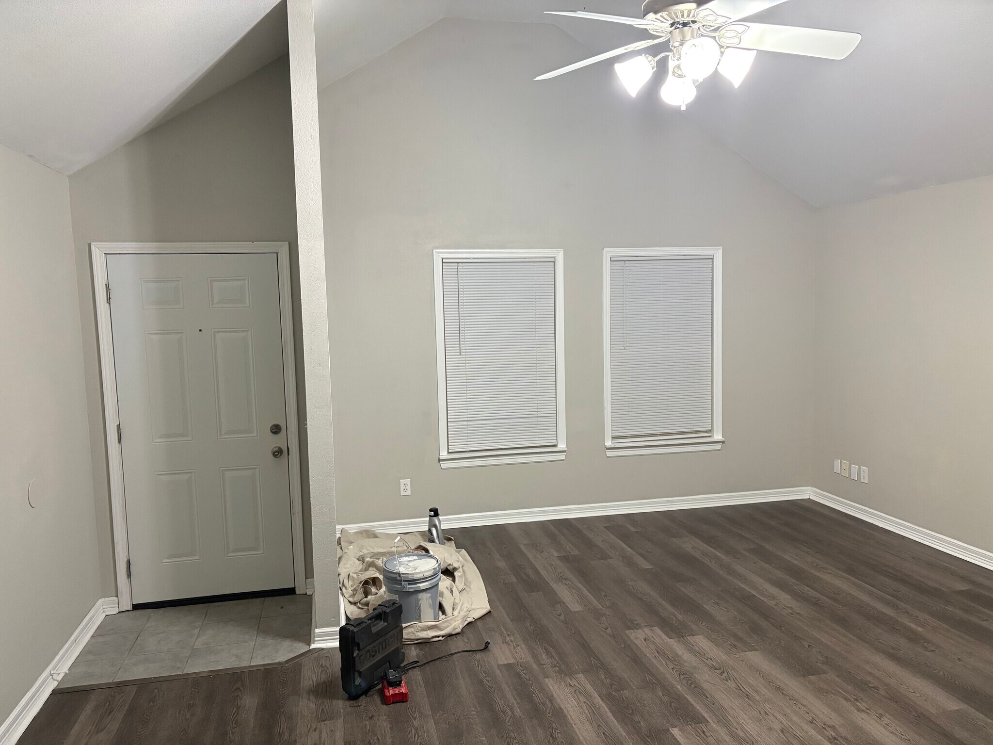 Living Room - 38 E Saxony St