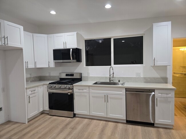 Building Photo - 3230 Cerritos Ave