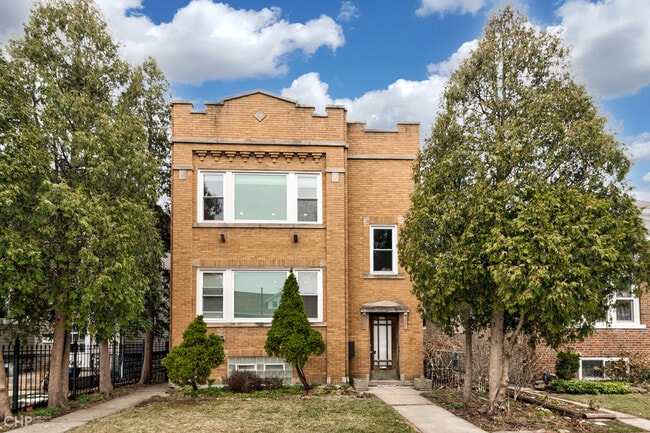 Primary Photo - 2822 N Nordica Ave