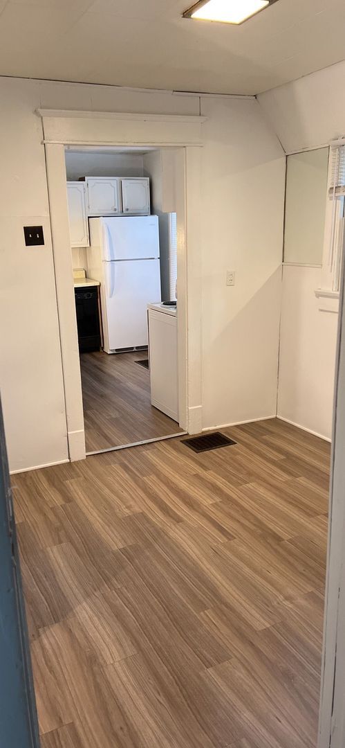 Building Photo - 4 BDRM Available August, 2026.  Monthly re...