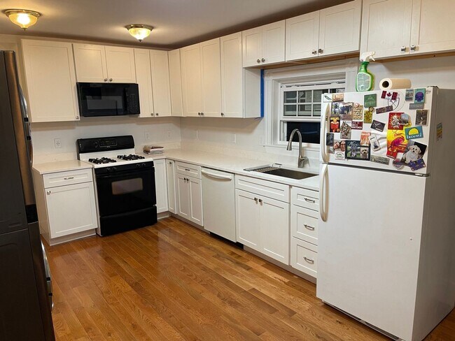 Building Photo - 37 Charnwood Rd
