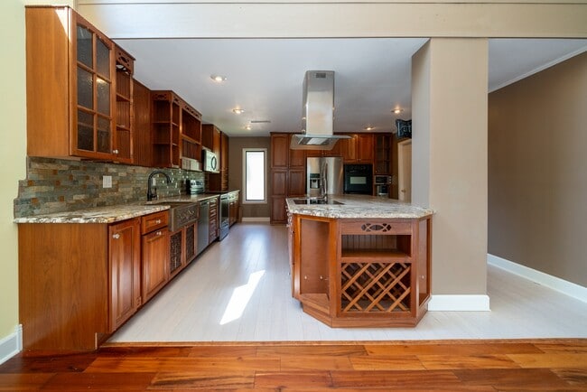 Building Photo - 830 Forest Lake W