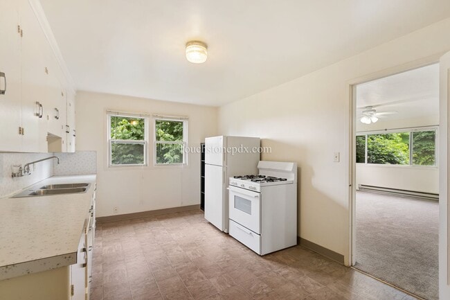 Building Photo - Welcoming 1 BD | 1 BA Conveniently Located...