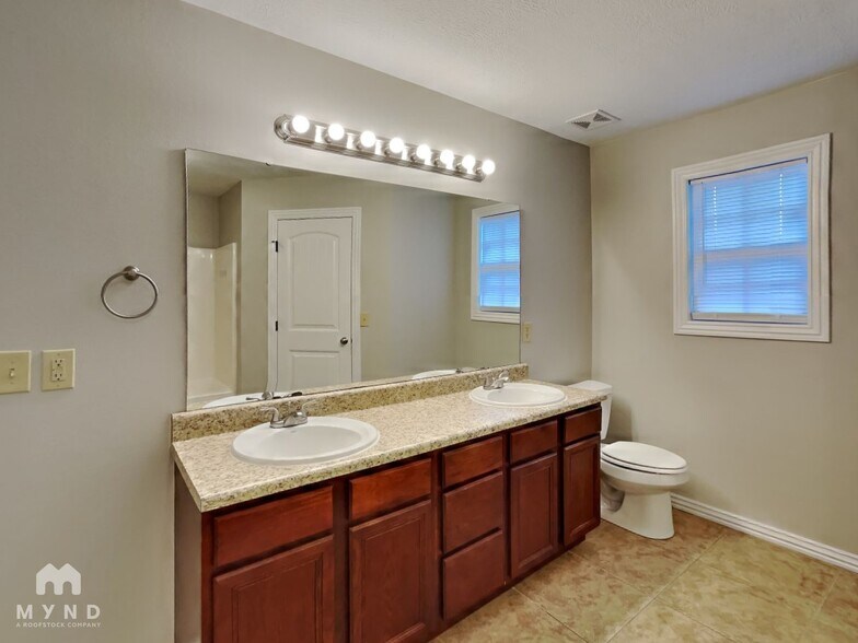 Building Photo - 111 N Peach Brook