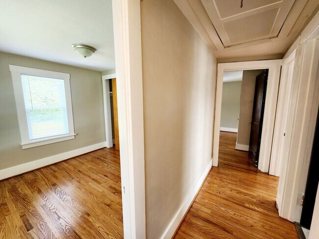 Building Photo - 3 Bed/2 Bath House Located in Suncrest Lawncare included - Available NOW