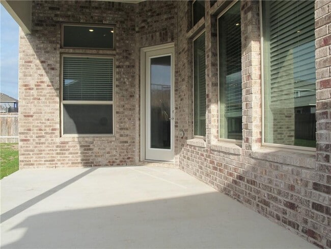 Building Photo - 635 Spinnaker Loop