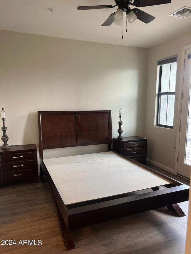 Building Photo - 2090 S Dorsey Ln