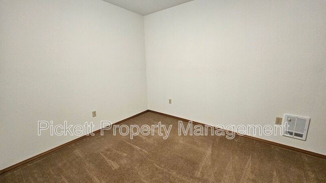 Building Photo - 1155 Silverleaf Ct E