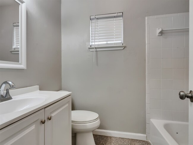 Building Photo - 4003 Swinden Dr