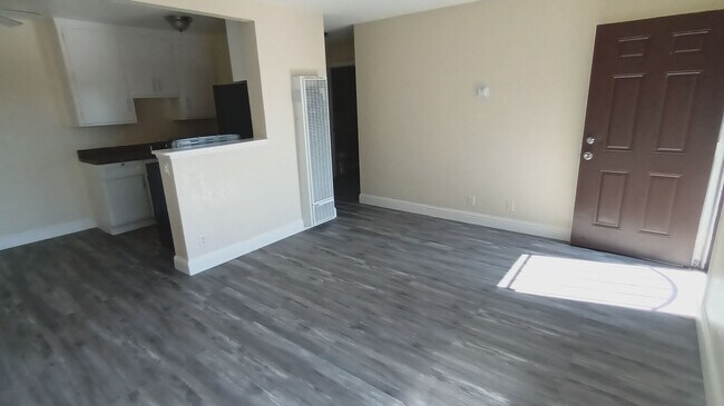 Building Photo - Welcome to SkyView Villa & Somerset Apartments!