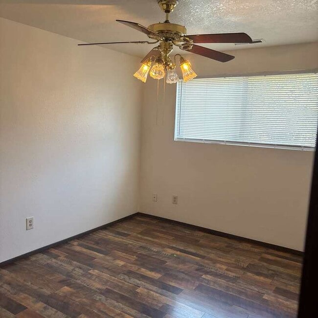 Building Photo - 274 Shakemill Rd