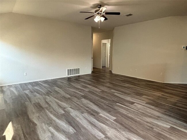 Building Photo - 111 Lillian Dr