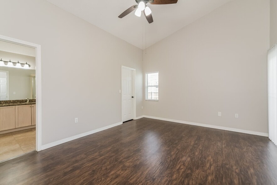 Building Photo - 4307 Bayside Dr