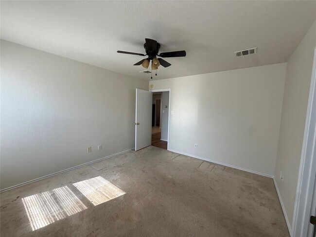 Building Photo - 241 Carriage Way