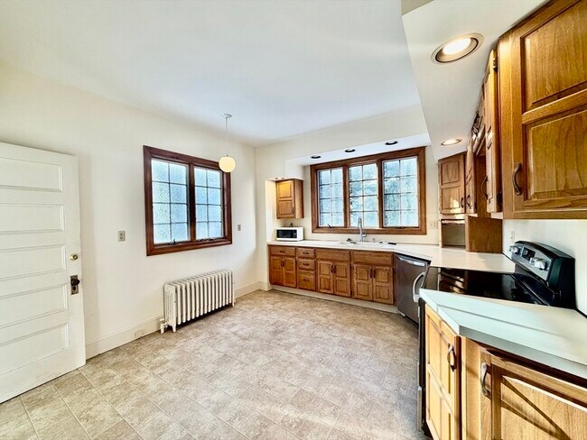 Building Photo - 44 Gray St