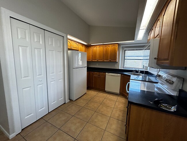 Building Photo - 3307 SW 11th Pl